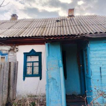 Здаеться окремий домік в с.Лютіж.