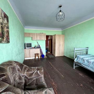 Ексклюзив.Продам 1 кімнатну квартиру в гуртожиту в центрі міста Узина
