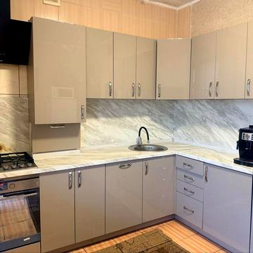 Продаж просторої двох кімнатної квартири. Городок.