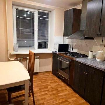 Здам 2 х кімнатну квартиру по вул. Половецькій 16, цегла.