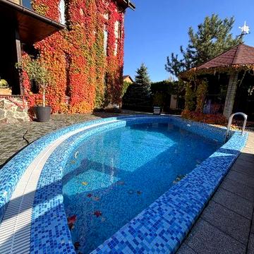 Котедж в закрытом КГ Деснянский. 13км. от Майдана Незалежности. 479м2.