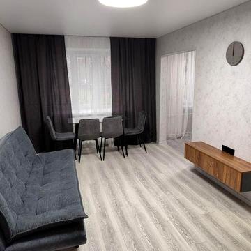 Трикімнатна квартира з ремонтом і меблями