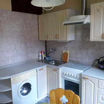 Васильківська вул. 11/11, сталінка, Голосіївський район, метро Голосіївська