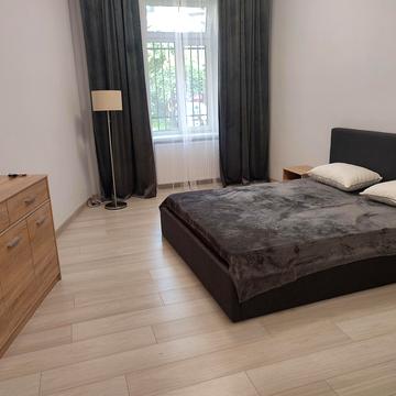 Богдана Хмельницького вул., 153