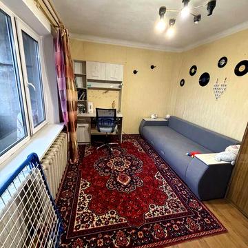 Продам 2 кімнатну квартиру, 70м2, пров. 23 серпня, 10
