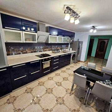 Здається чудова 2 кімната квартира на Келецькі.