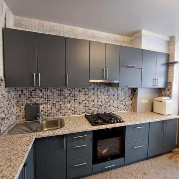 Здам в оренду 2кім. Варшавський ринок