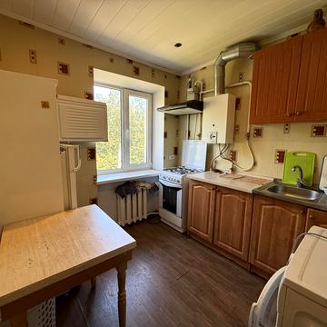 Космонавтів вул., 21/3