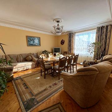 Продається будинок із ділянкою 2003 року. Можна по постановах