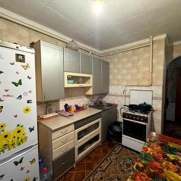 Продаю однокомнатную квартиру на Строителей (р-н Колос) и1