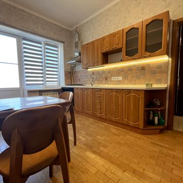 Шовковична вул., 7-А