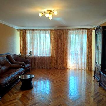 Продам 2-ну квартиру біля Ботсаду, Паньківська 19