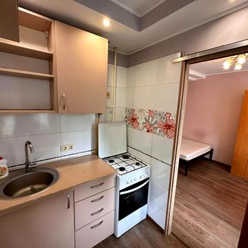 Академіка Доброхотова вул., 26