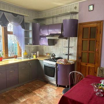 Центр частина будинку в районі Центрального Ринку