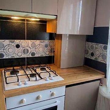 Продається 1 кім Попова 39 м кВ, розділена на 2 кімнати