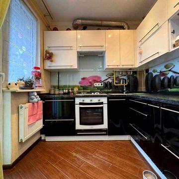 БЕЗ %  Продаж квартири велика житлова площа 61 м2 кільцева 300м. поруч Новус