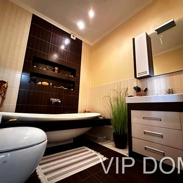 Літературна вул., 1а