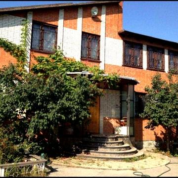 Продається цегляний 2-поверховий будинок