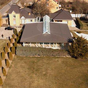 Продається 1,2 Га приватизованої землі з будинком 200 м2