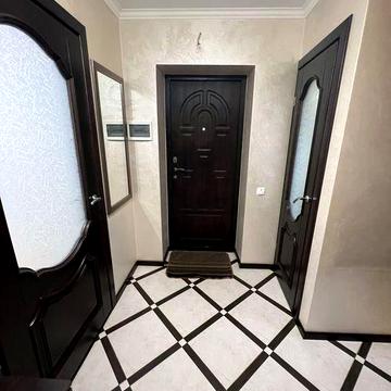 Продам дворівневу новобудову неподалік центру. 2 окремі кімнати