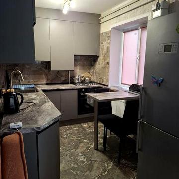 Здается  3-х ком.квартира Автономное Отопление центр города