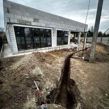 Будинок біля лісу та річки