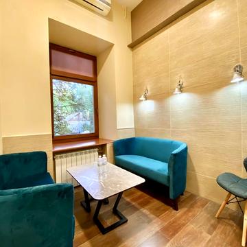 Гоголівська вул., 34