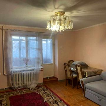 Здається 1 кімнатна квартира р - н Центр не кутова