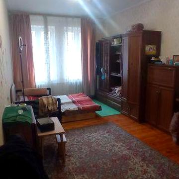 Продам 2 кімн "сталінку" вул. Черчилля, біля М "Дарниця"