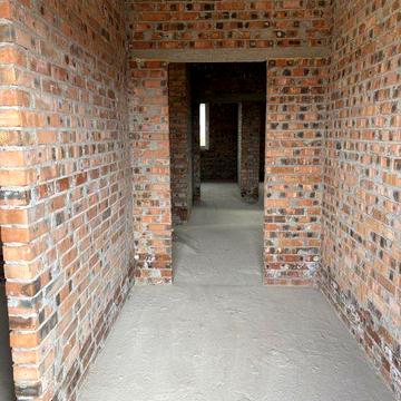 Сучасний   будинок у селі Боратин.