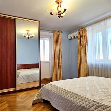 Валерія Лобановського просп., 128