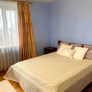 Валерія Лобановського просп., 128