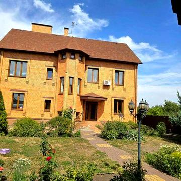 Продам просторий д!м, гарно розташованиій, поруч л!с, р!чка.