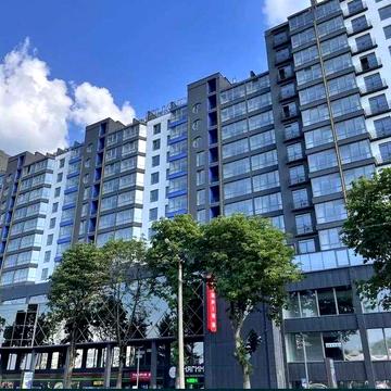 Терміновий продаж .двостороння 2-х кімнатна квартира в центрі.