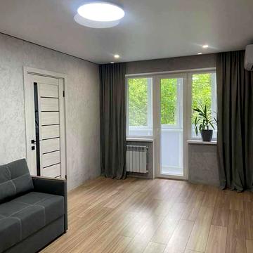 Богдана Хмельницького просп. (Героїв Сталінграда), 12-В