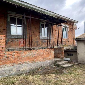 Продається будинок з виглядом на озеро , підходить під програми