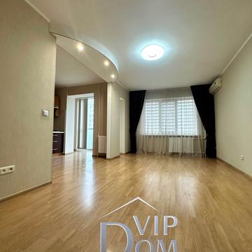 Академіка Корольова вул., 75/1