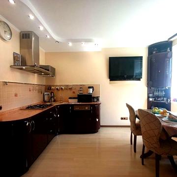 Погребняка вул., 13