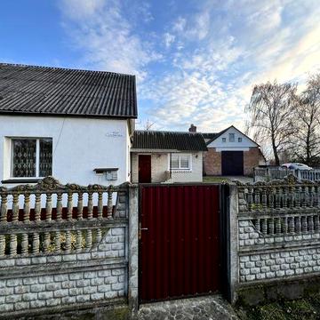 Оренда половини будинку з гаражем