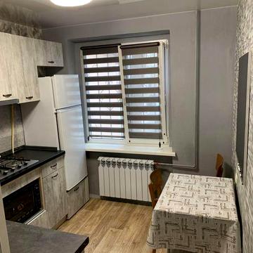 Здам   гарну    1  к  ,  р - н    Інст.Звязку    8500+  комунальні  !