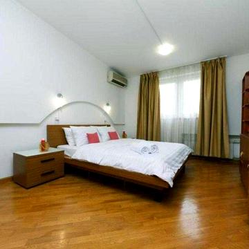 ЦЕНТР • вул. Євгена Чикаленка, 19 • 4-кімнатна • 160 м² • дворівнева