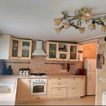 Продам Космонавтов /Ген.Петрова 3х комнатную квартиру