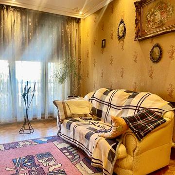 Продаж просторого будинку з терасою