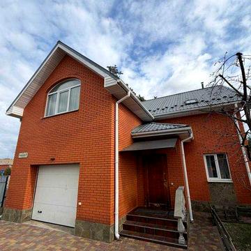 Продаж стильного будинку з ремонтом в Гостомелі. Ціна 240 000 евро.