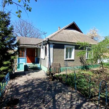 Будинок та земельна ділянка