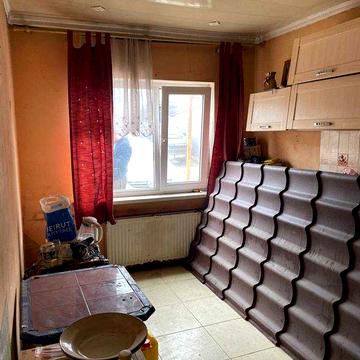 Продам квартиру в районі 2-ї Застави з палісадником