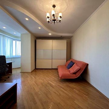 Продаж 3 кімнатна квартира біля метро Берестейська, поруч центр