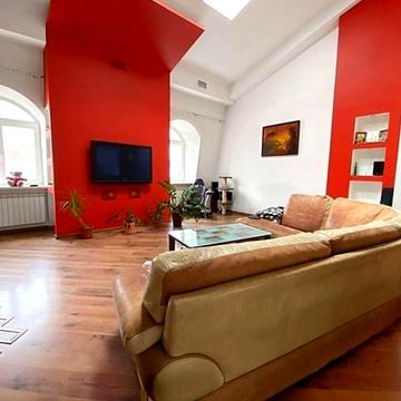 Продається квартира 270м, вул. Введенська 29/58, Поділ