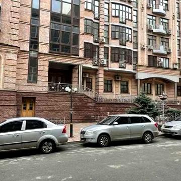 3к на Паторжинського 14, Михайлівська, Малопідвальна, Майдан, Хрещатик, своє  Паркомісце