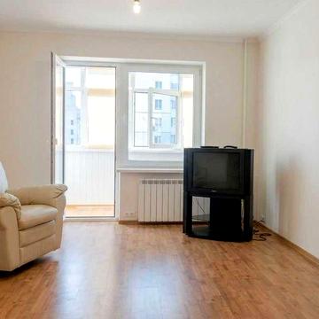 Без % -простора 4-кімн. з ремонтом, поруч метро і парк , Довженка 16-Б